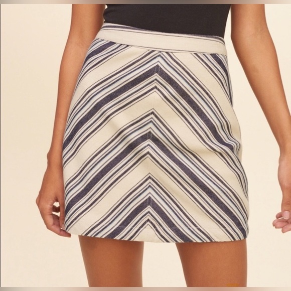 Hollister Dresses & Skirts - Hollister Size 9 Skirt